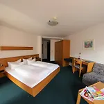Montana ホテル